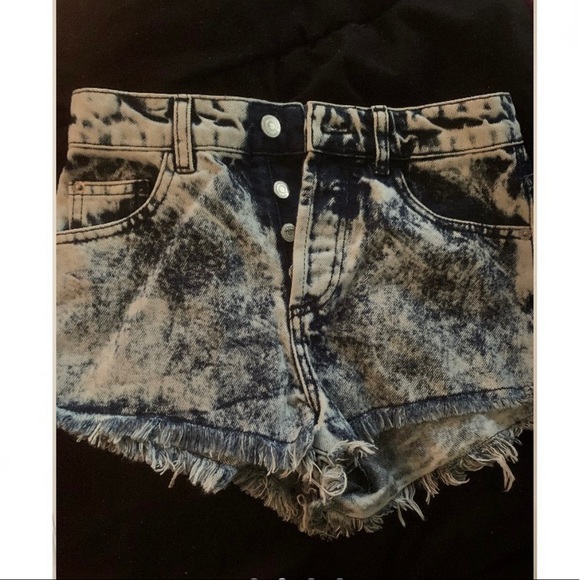 topshop brooke acid wash shorts - Picture 2 of 4